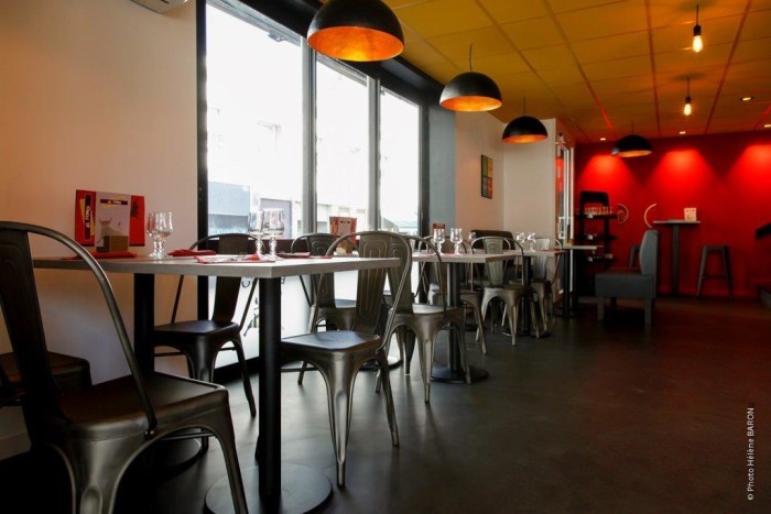 Mobilier_PATIO_References_El-toro-lorient-renovation-restaurant-paf-architectes-salle
